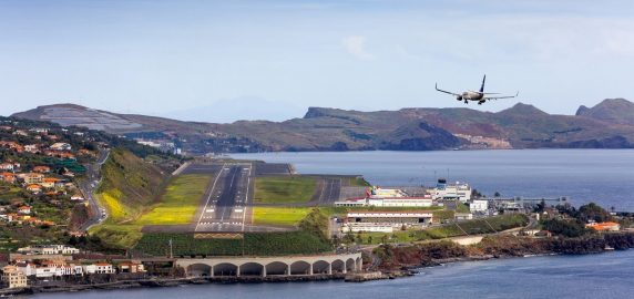 Madeira Airport FNC - Arrivals and Departures - Live - Ocean Retreat